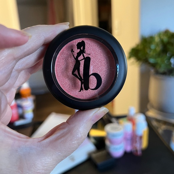 LOVE ME - Bombshell Blush - Picture 5 of 5